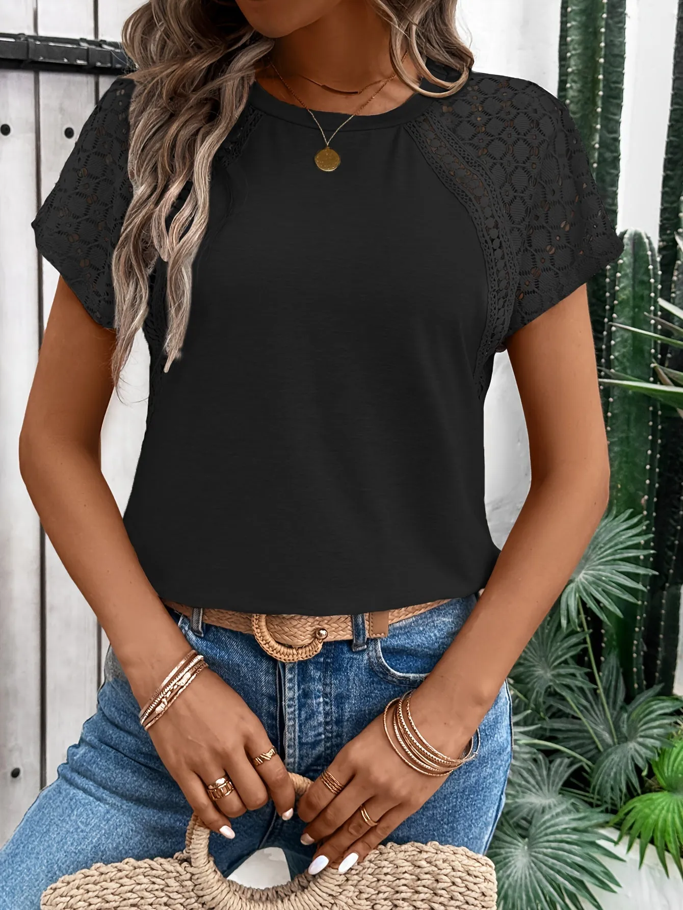 Charming Contrast Lace T-shirt - Comfortable Crew Neck, Timeless Solid Colors, Short Sleeves for Spring & Summer - A Must-Have Womens Wardrobe Staple