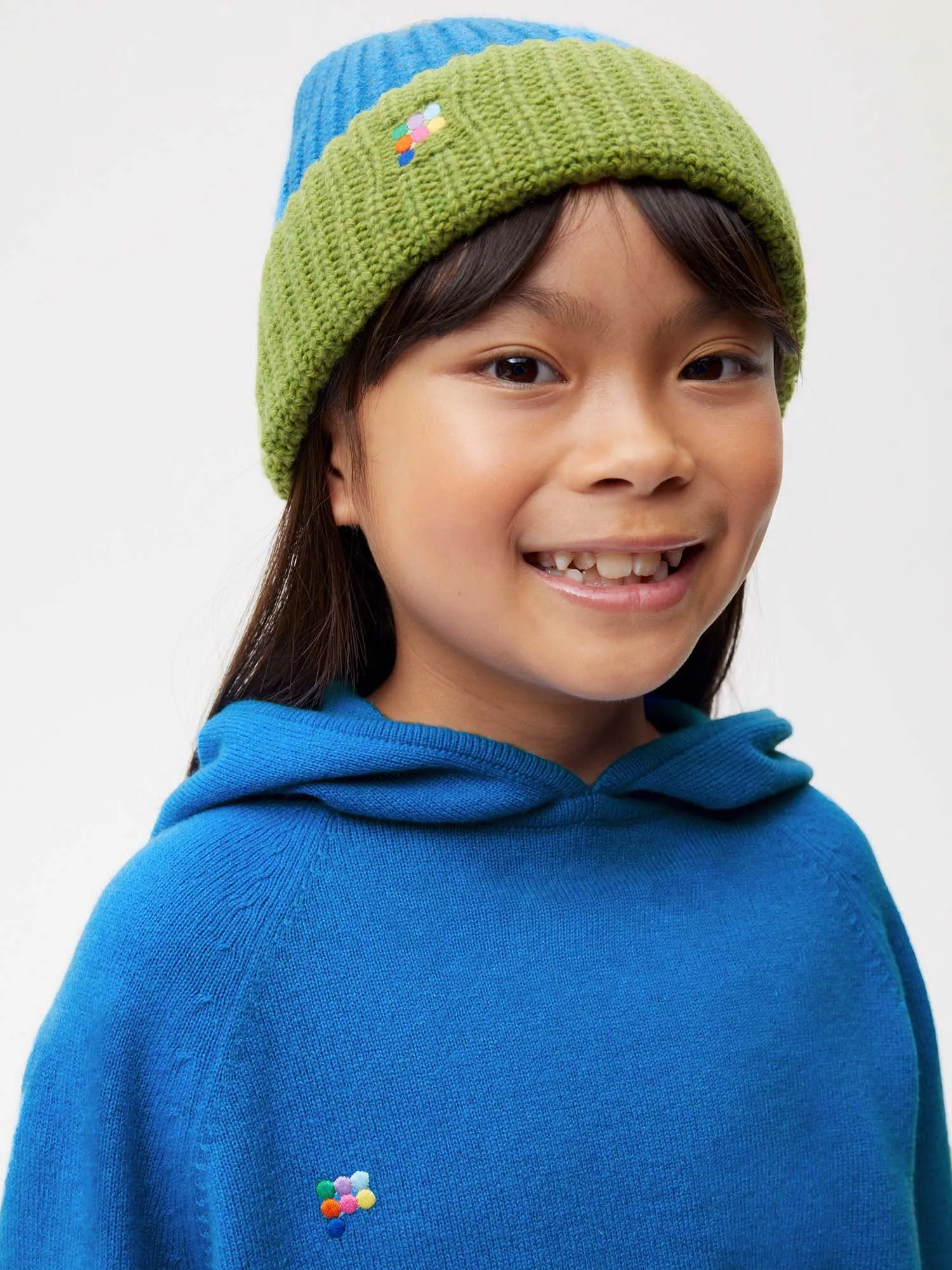 Kids’ Recycled Cashmere Bi-color Hat—cerulean blue