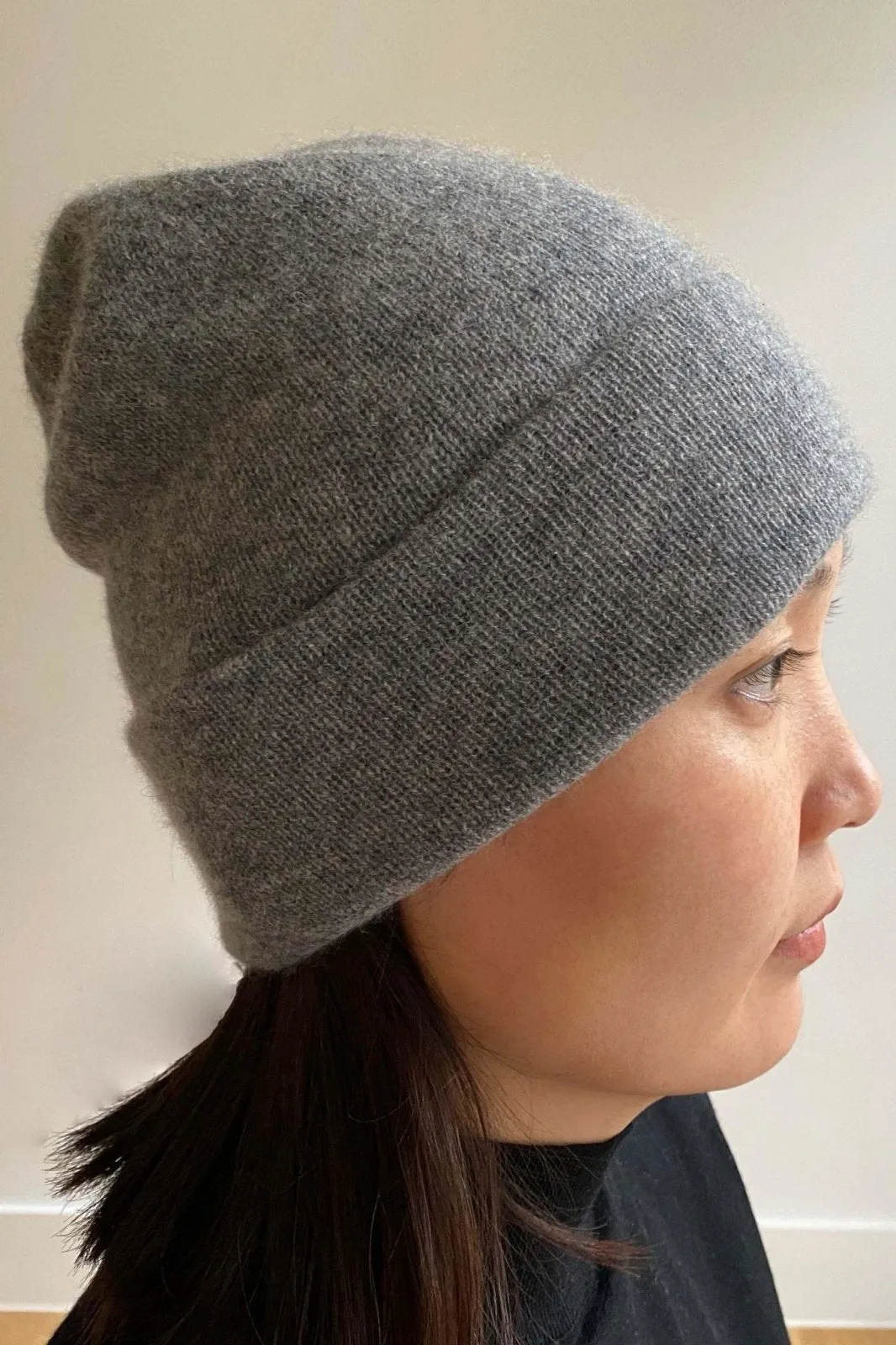 Mid grey cashmere beanie hat for women