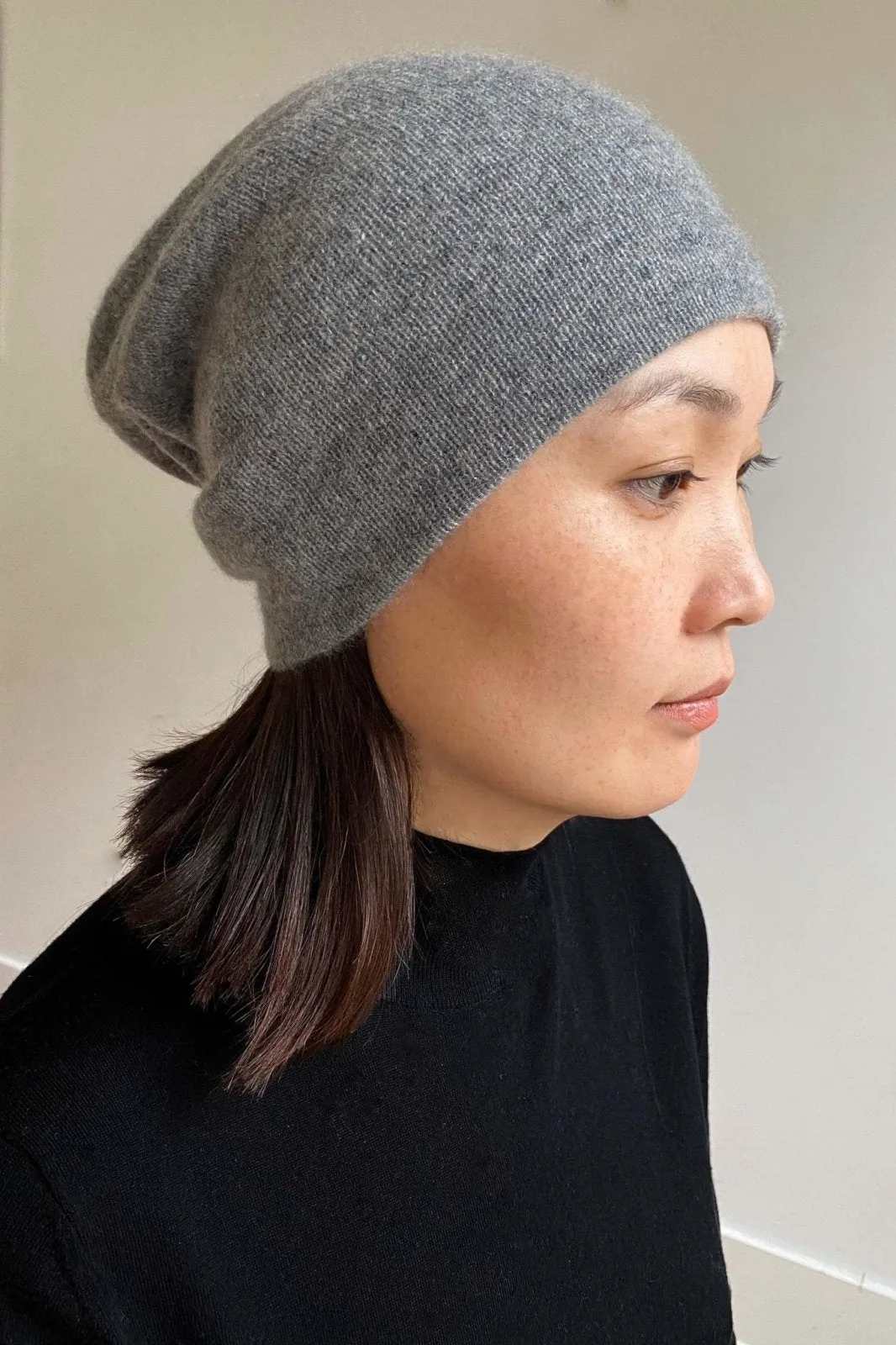 Mid grey cashmere beanie hat for women