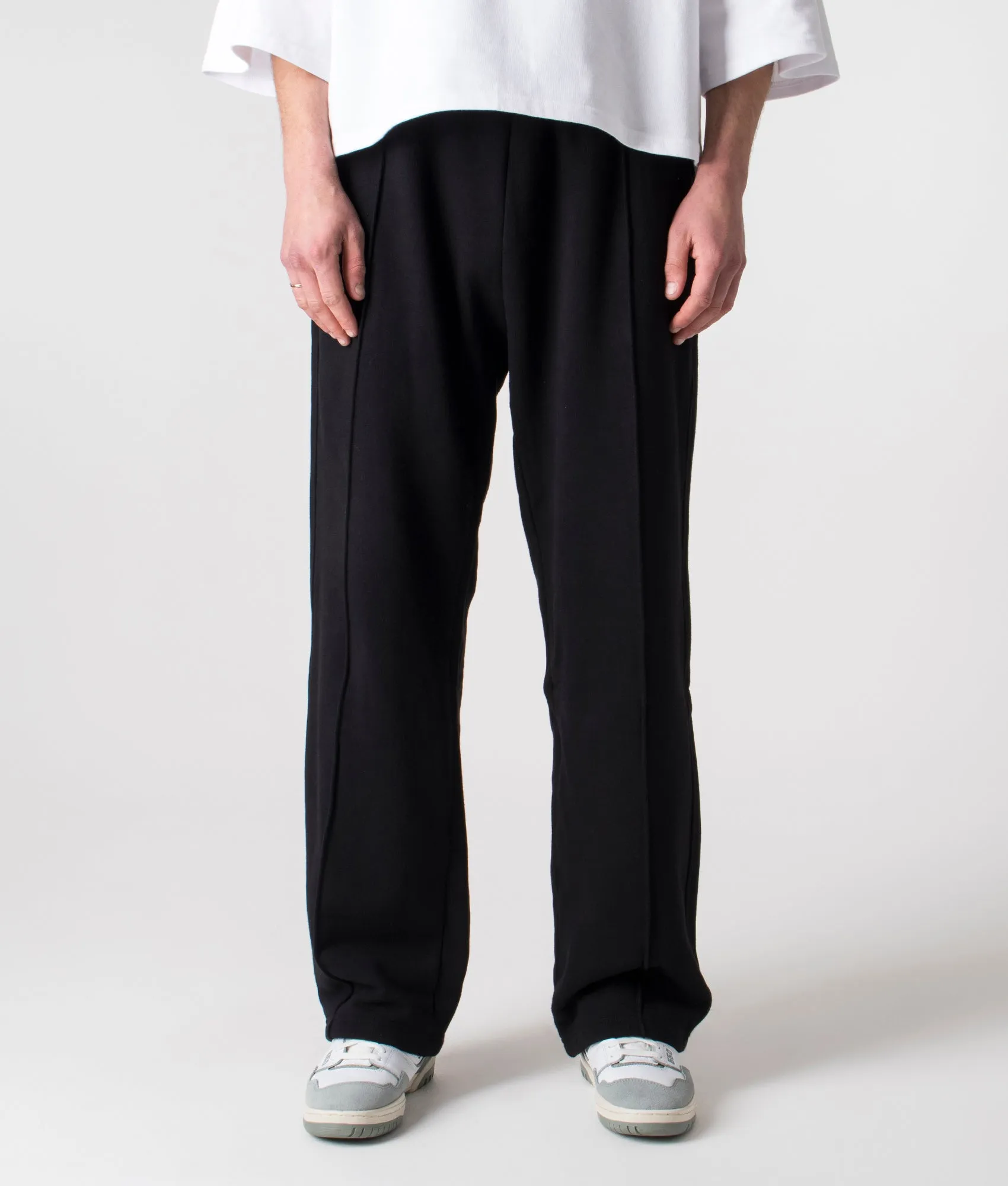 Relaxed Fit Essential Pleated Sweatpants