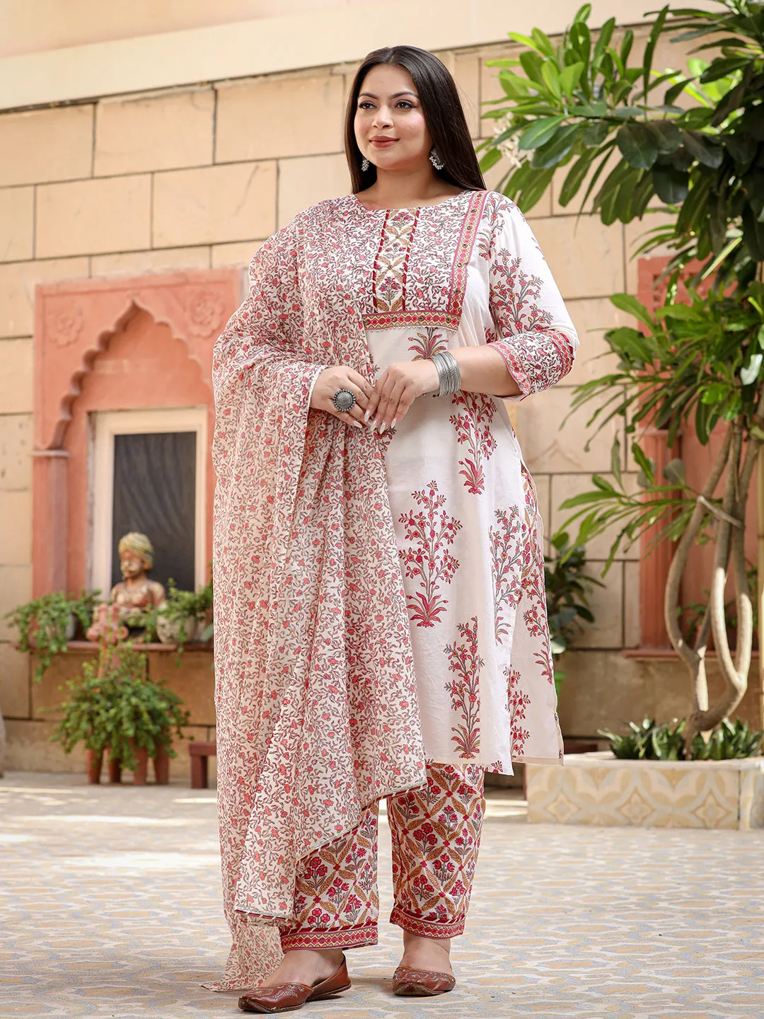 Women Plus Size Off White Pure Cotton Kurta Set With Dupatta